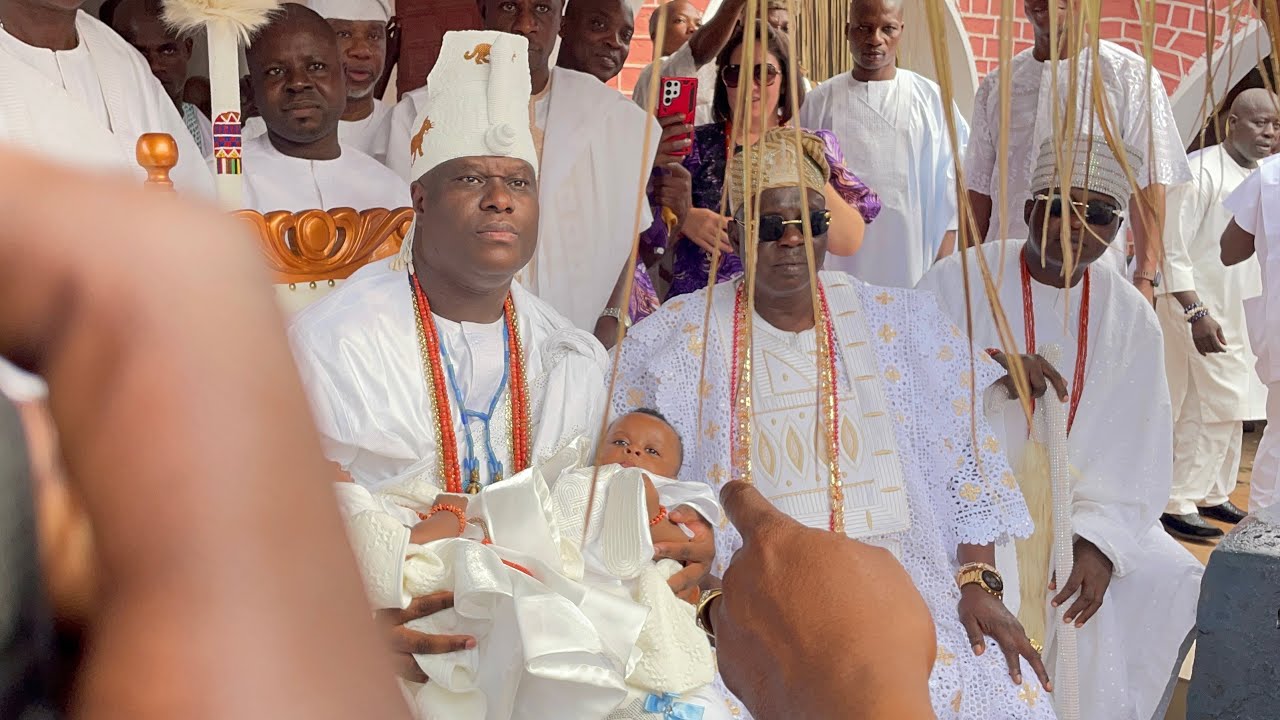 OBADIO PERFORMING TRADITIONAL RITES FOR THE OONI’S TWINS