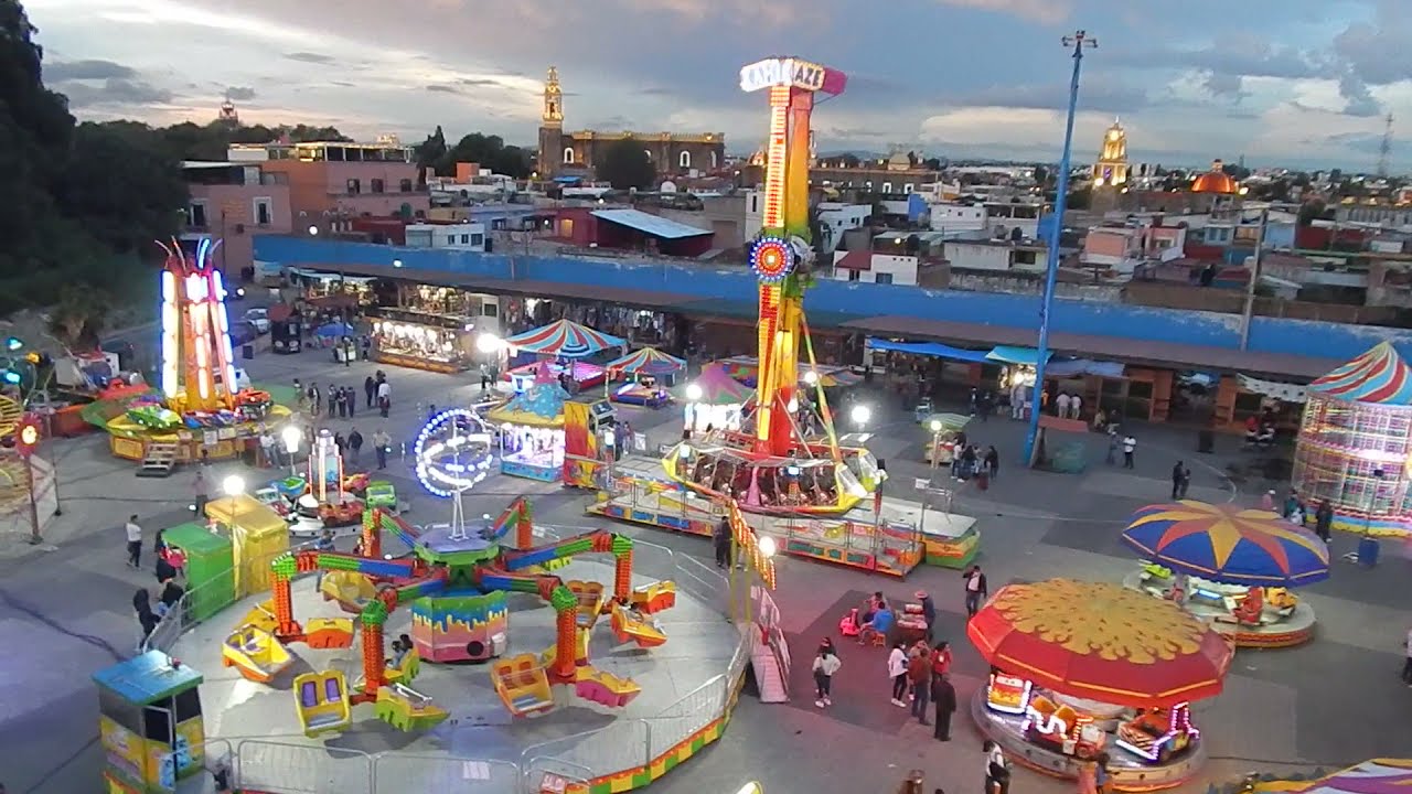 Paseo en la rueda ATRACCIONES  ALCANTARA en la feria CHOLULA