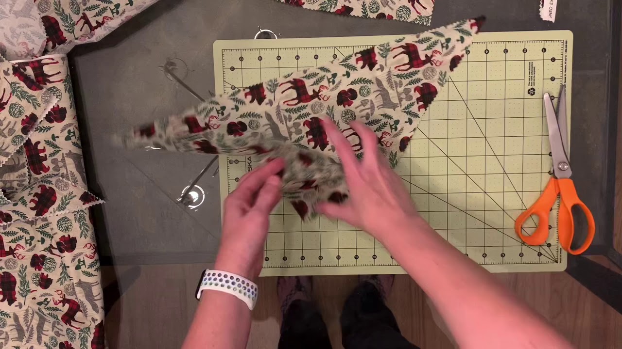 How to cut dog bandanas from fabric off the bolt
