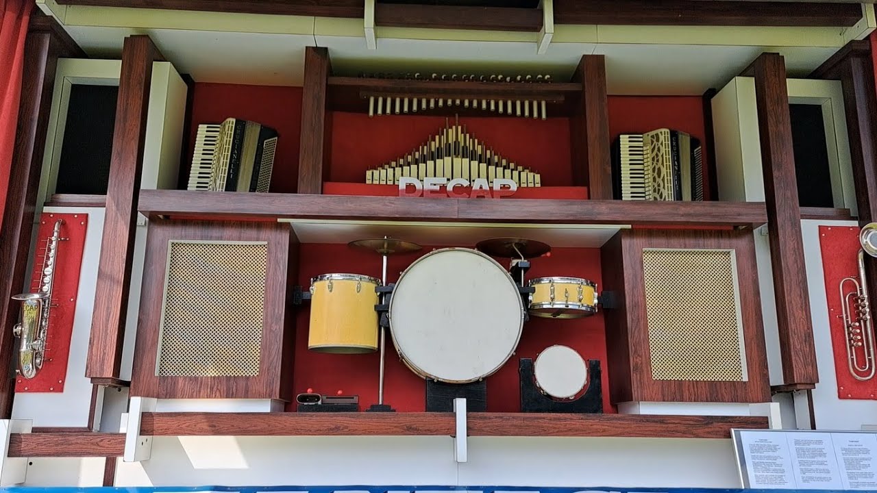 105 key Decap Herentals/VD Broek dance organ 
