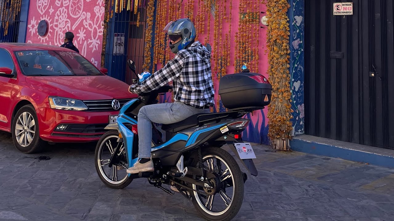 Como subir y bajar velocidades en una moto semi automática! (At125 RT 2024 )