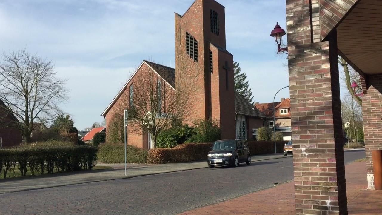 Schortens-Heidmühle, evangelische Dietrich Bonhoeffer-Kirche, Vollgeläut.