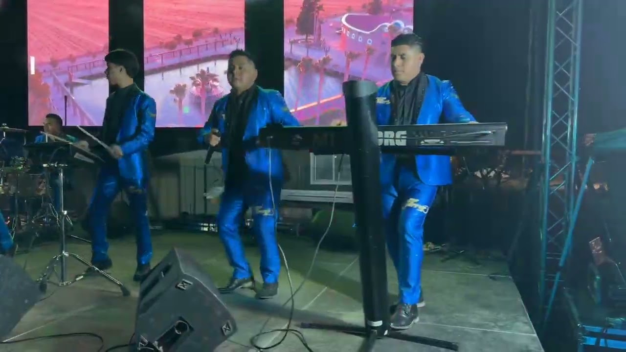 Grupo Ferrer, en madera, California#foryou #baile #bailesoaxaqueños #chilenas #lasmejoresfiestas