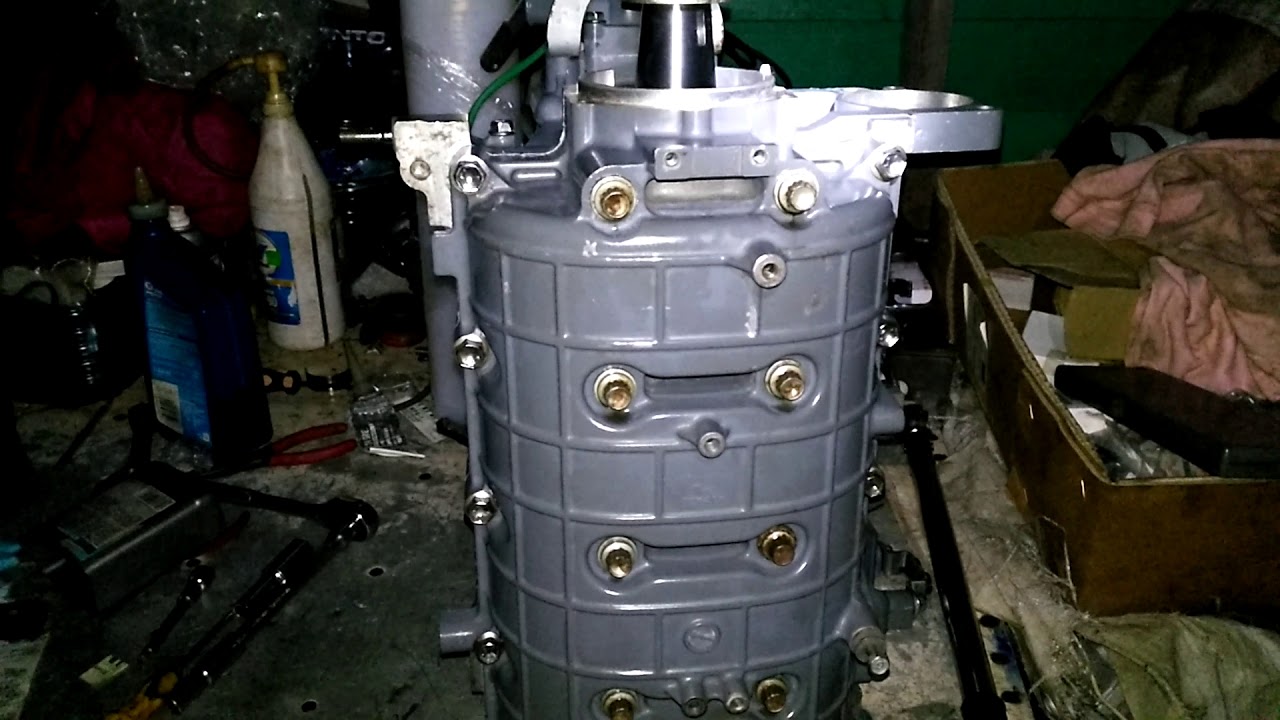 Reparación de un motor fuera de borda DF90A #2.
