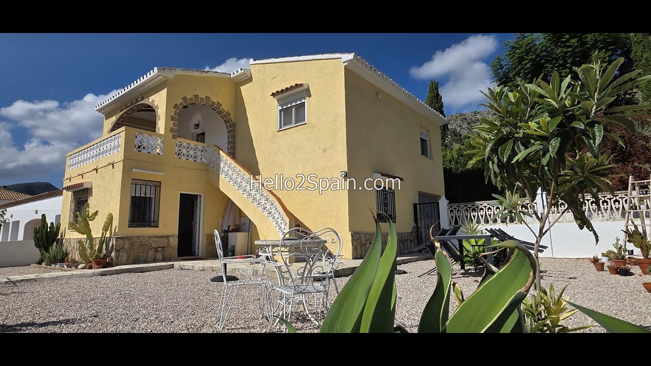269,000€ ADSUBIA. VILLA WITH 2 APARTMENTS, 1 RENTAL LICENCE, GARAGE