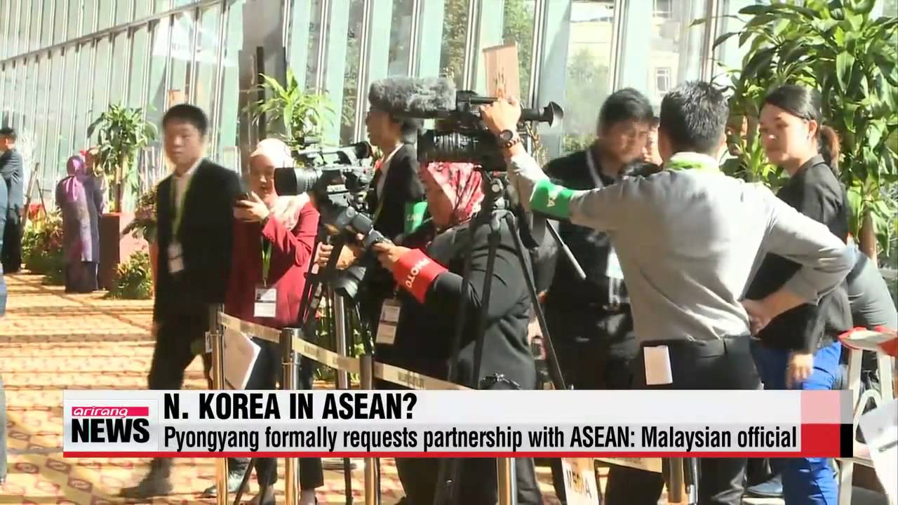 DAY BREAK 06:00 Major aftershock rattles Nepal as relief efforts get underway