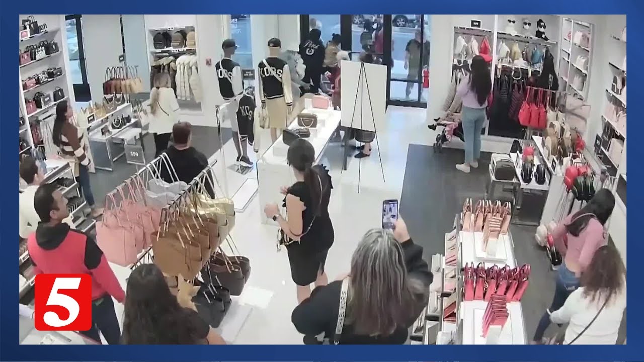 Video show civilians helping security stop shoplifters at Antioch's Tanger Outlets