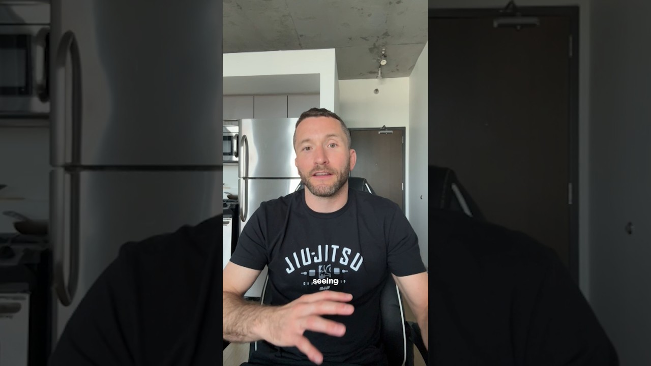 Jiu-Jitsu black belt restrains unruly passenger on flight