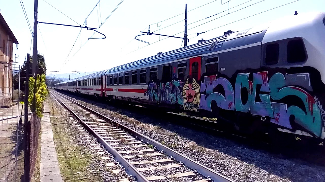 Intercity 700 con e401 e pilota z  in arrivo a Bella-Muro