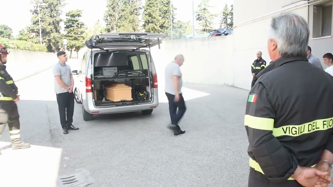 La salma di Giuseppe Tucci torna a Foggia. Il saluto dei Vigili del Fuoco di Rimini.
