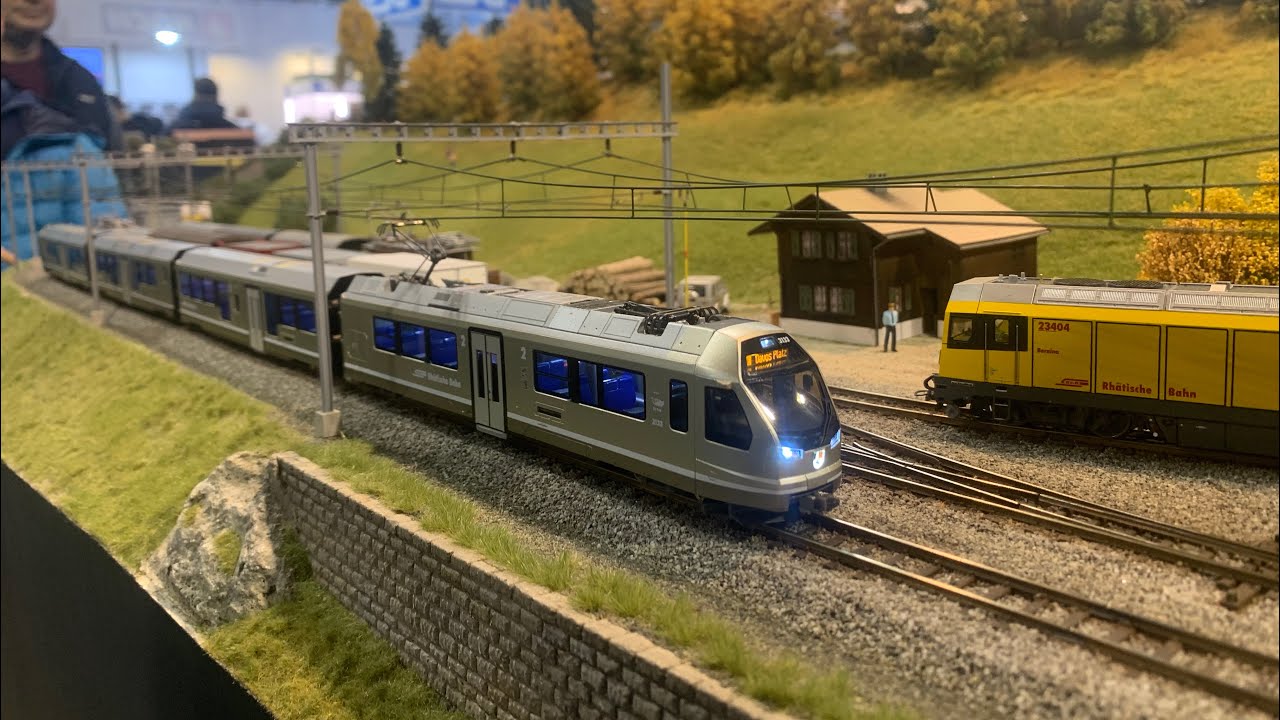 Messeanlage von Bemo in Friedrichshafen: RhB Capricorn, Gmf 4/4, Ge 6/6 I & Ge 6/6 II