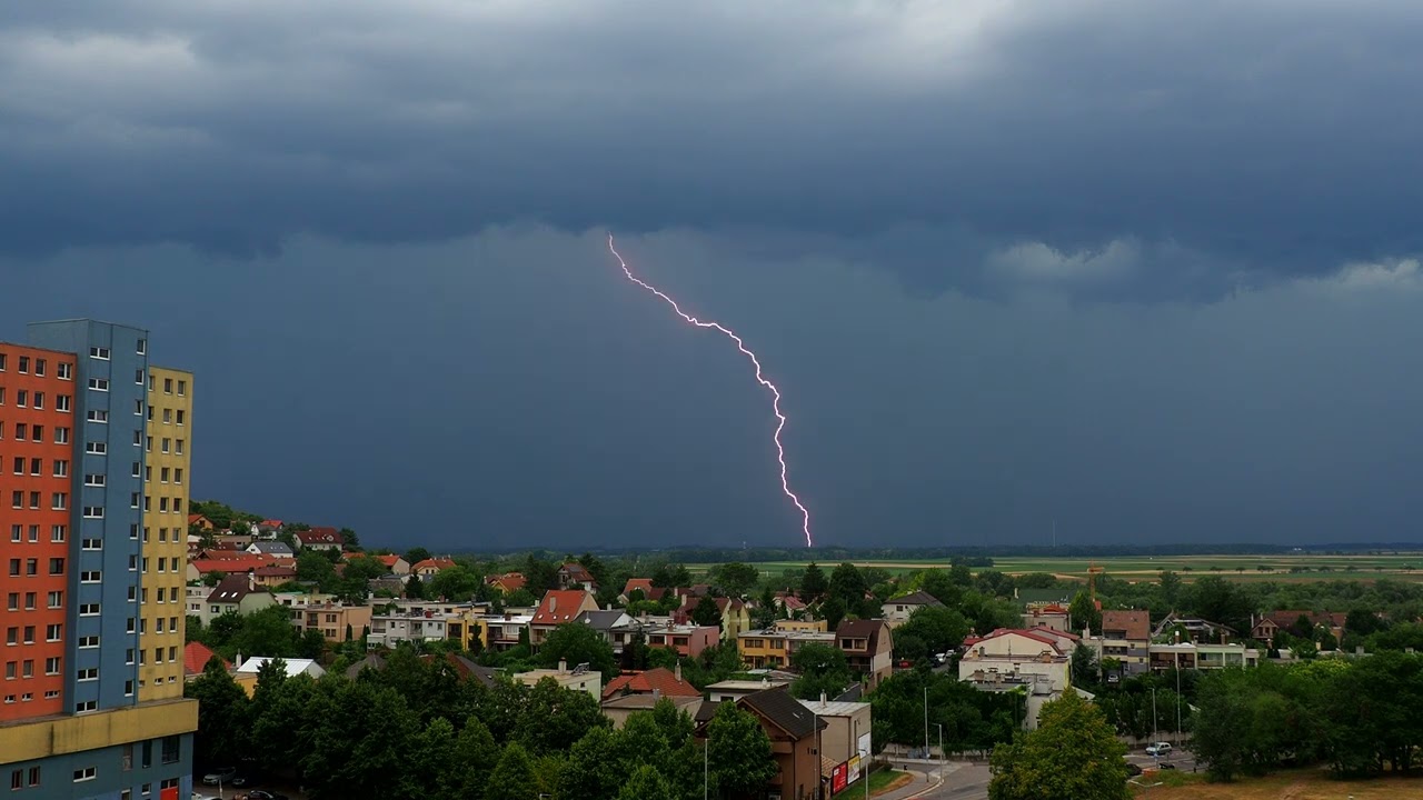 B&uacute;rka a siln&eacute; blesky 2024 (4K)