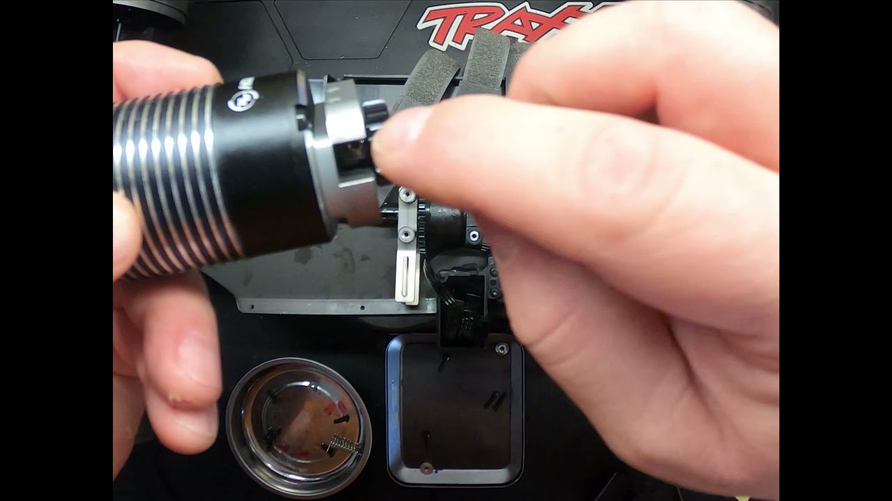 TUTO REMPLACEMENT PIGNON MOTEUR SUR VOITURE RC