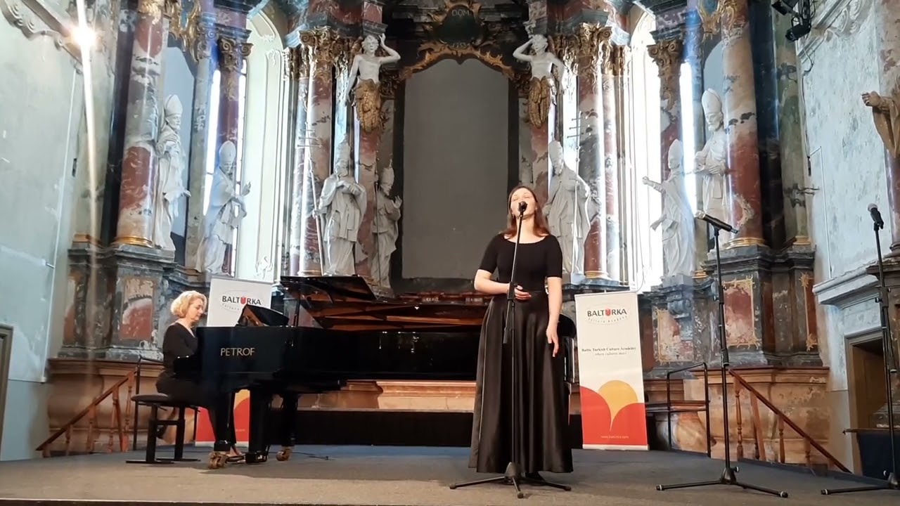 Justina DVARIONAITĖ / J. Tallat-Kelp&scaron;os harmonizuota lietuvių liaudies daina &bdquo;&Scaron;okinėja pana Ona&ldquo;