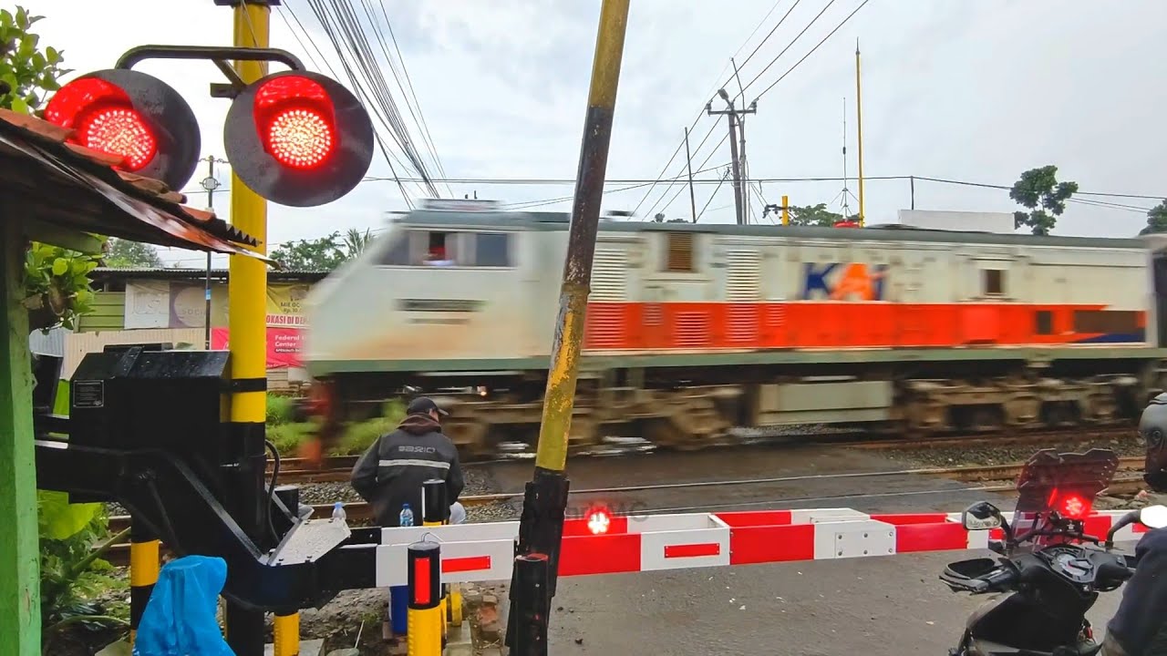 2 Palang Perlintasan Kereta Api Baru | MULTEC & KYOSAN | Palang SIEMENS Rusak? 