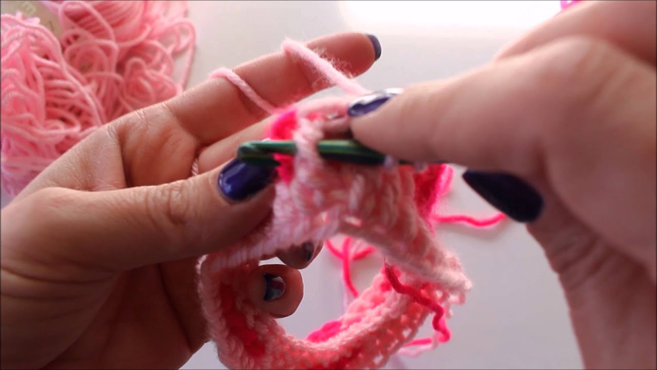 Carrying yarn through post sts