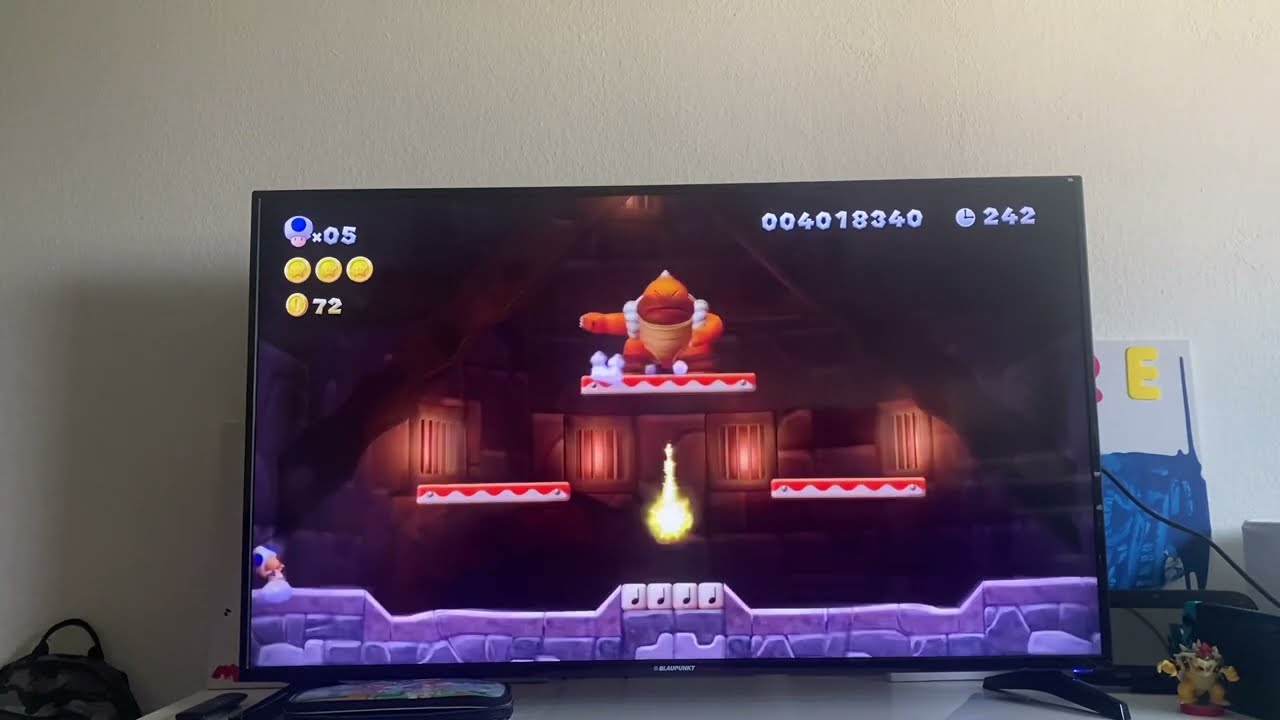 New Super Mario Bros U DELUXE (2019) / Boss 8: Boss Sumo Bro Playing as Blue Toad