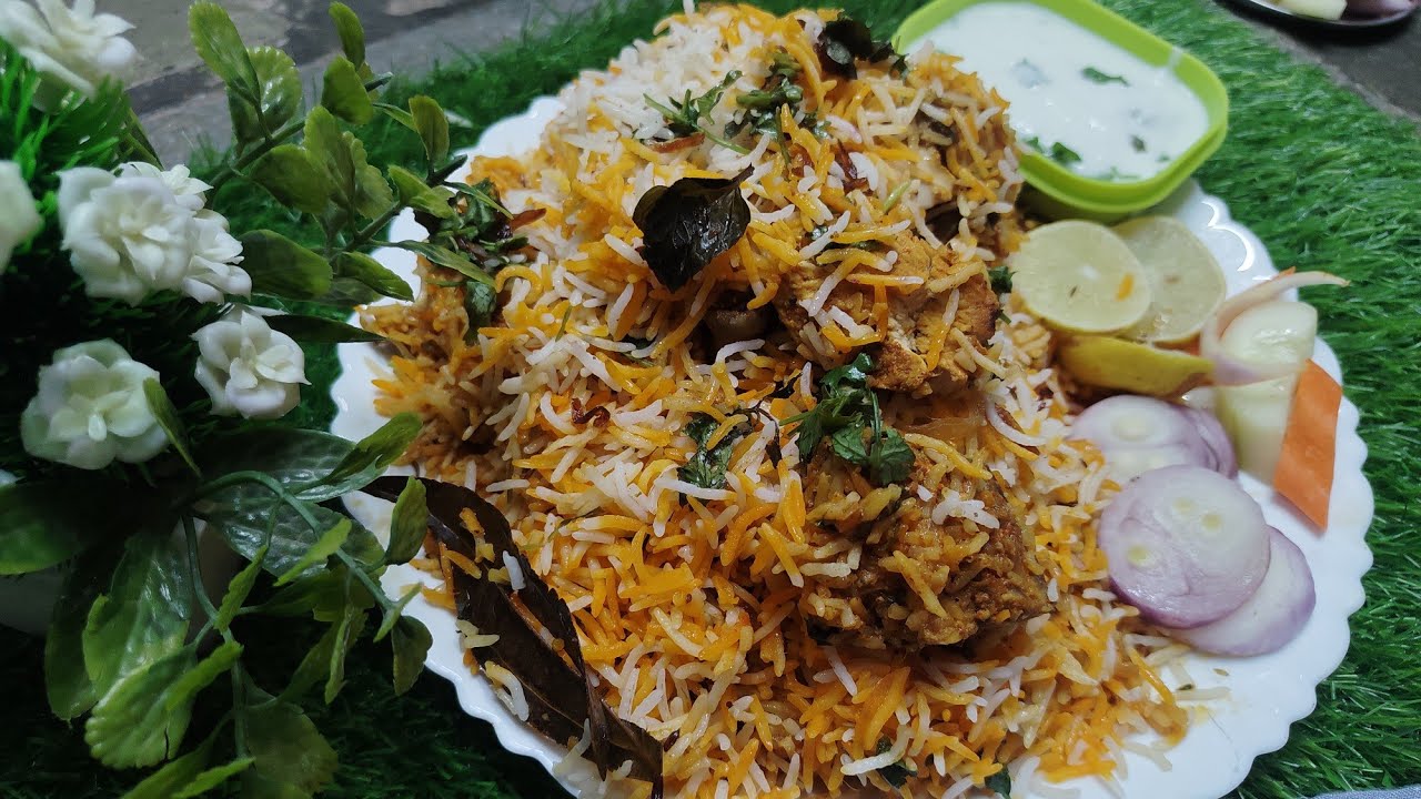 Perfect & Simply Tarike Se Ghar par Banaya Chicken Dum Biryani Recipe😋 #Suscribe @Mahabubbeekitchen 