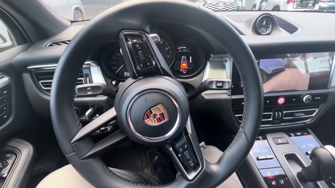 How to use the Porsche Self Steering Park Assist in a Macan