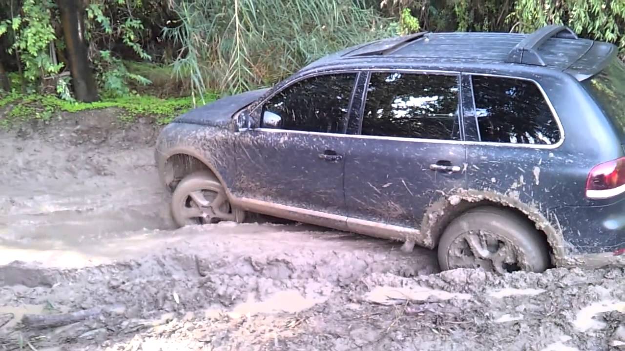 Suzuki Jimny VS Wolksvagen Touareg 4x4 mudding offroad (24.11.2012) Israel