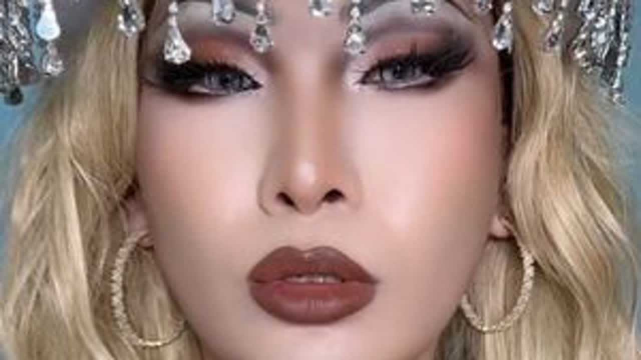 是辣妹牛仔，不要再说我是武则天#美妆 #拿捏了今年的妆容趋势 #潮妆研究所 #分享妆容 #欧美妆