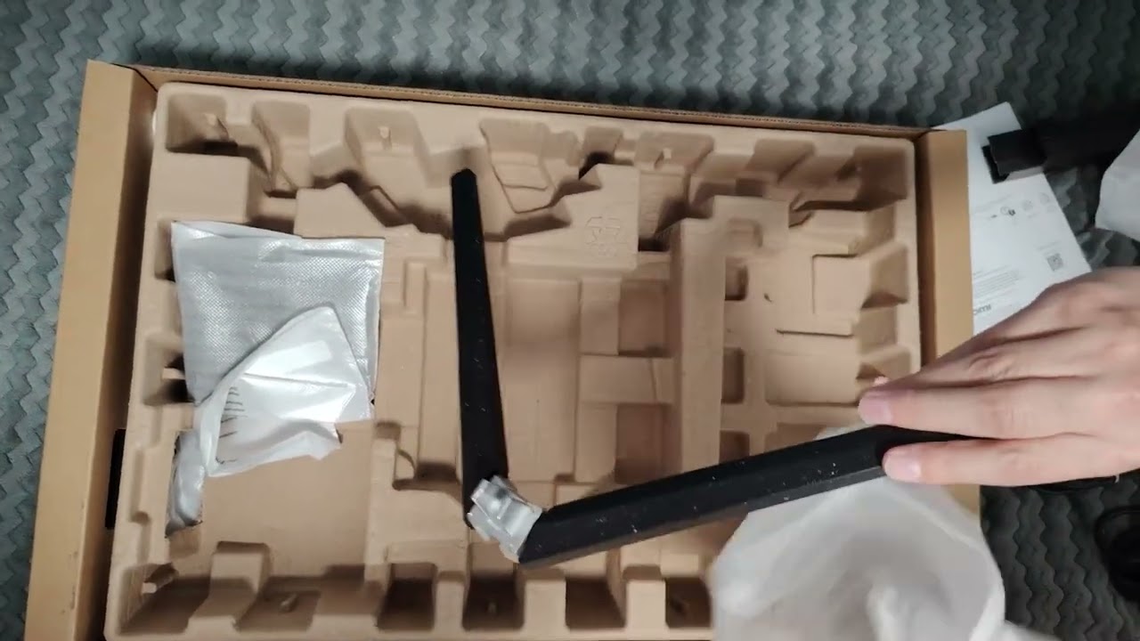 Philips 27M2N3200S/00 Unpacking.