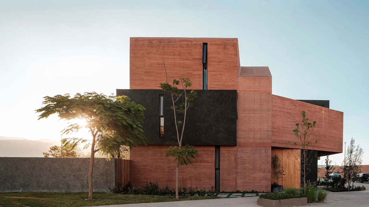 Casa de Concreto Pigmentado para una Escritora | EM Estudio