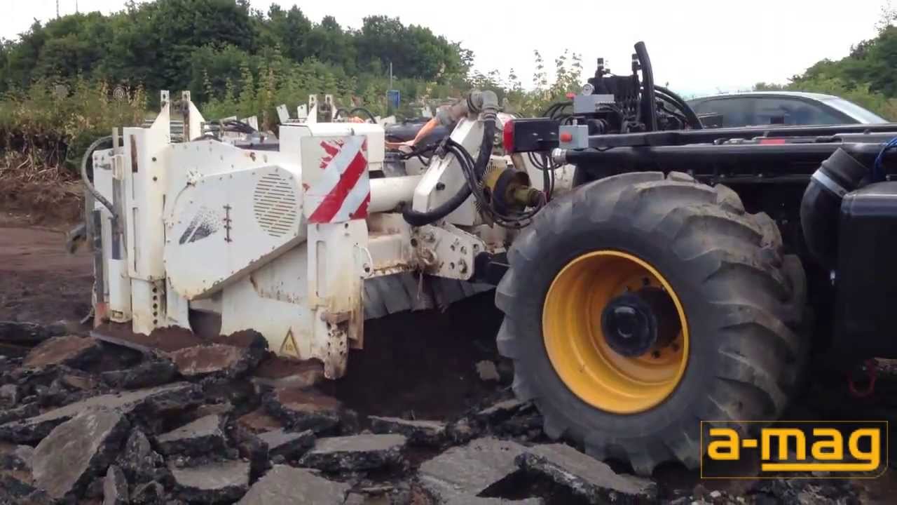 amag Multifunctionstrac MFT10 with Wirtgen WS 250 behind - Asphalt Recycling