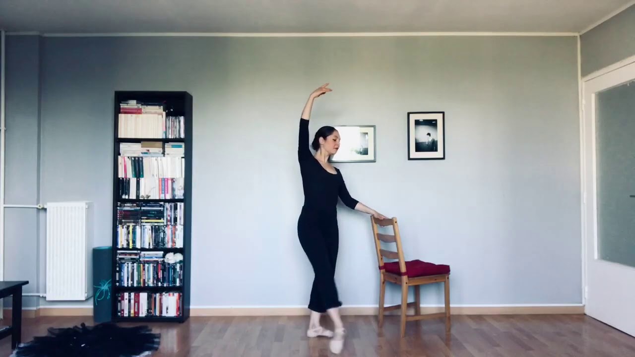 Apprendre la danse classique chez soi : travail du pied