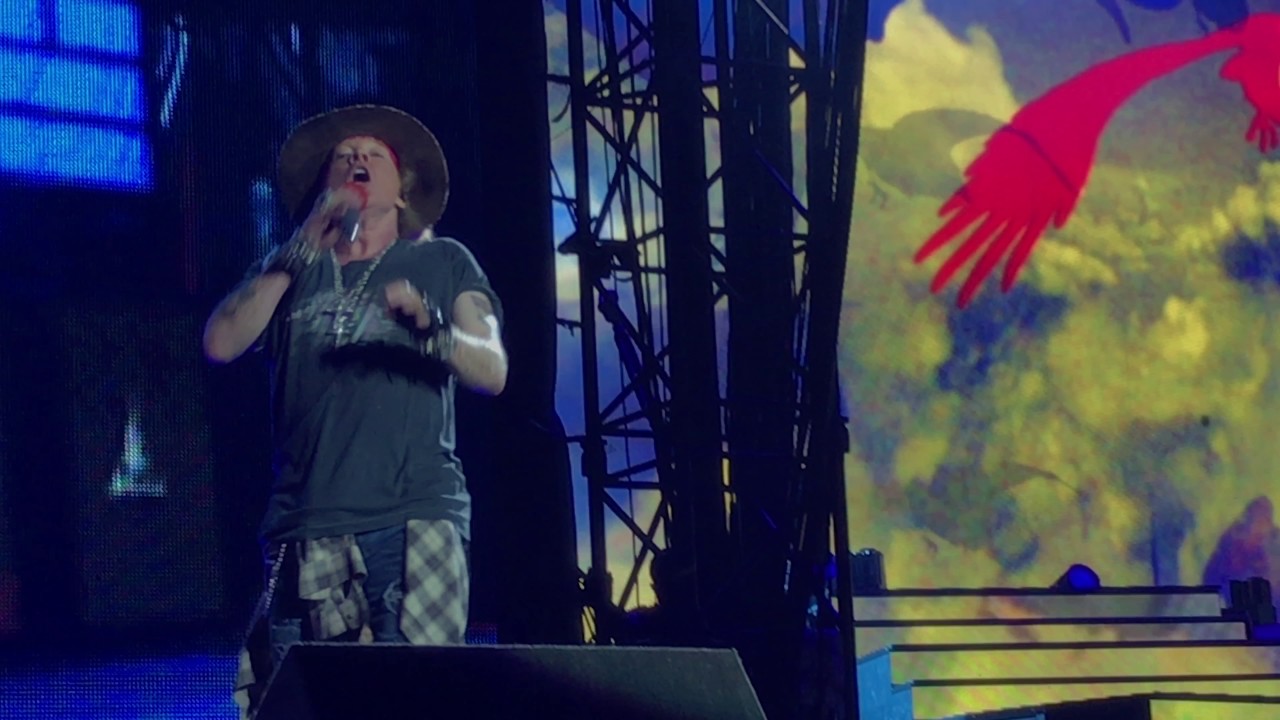 Guns N'Roses - Don't Cry Live in Imola 10-06-2017