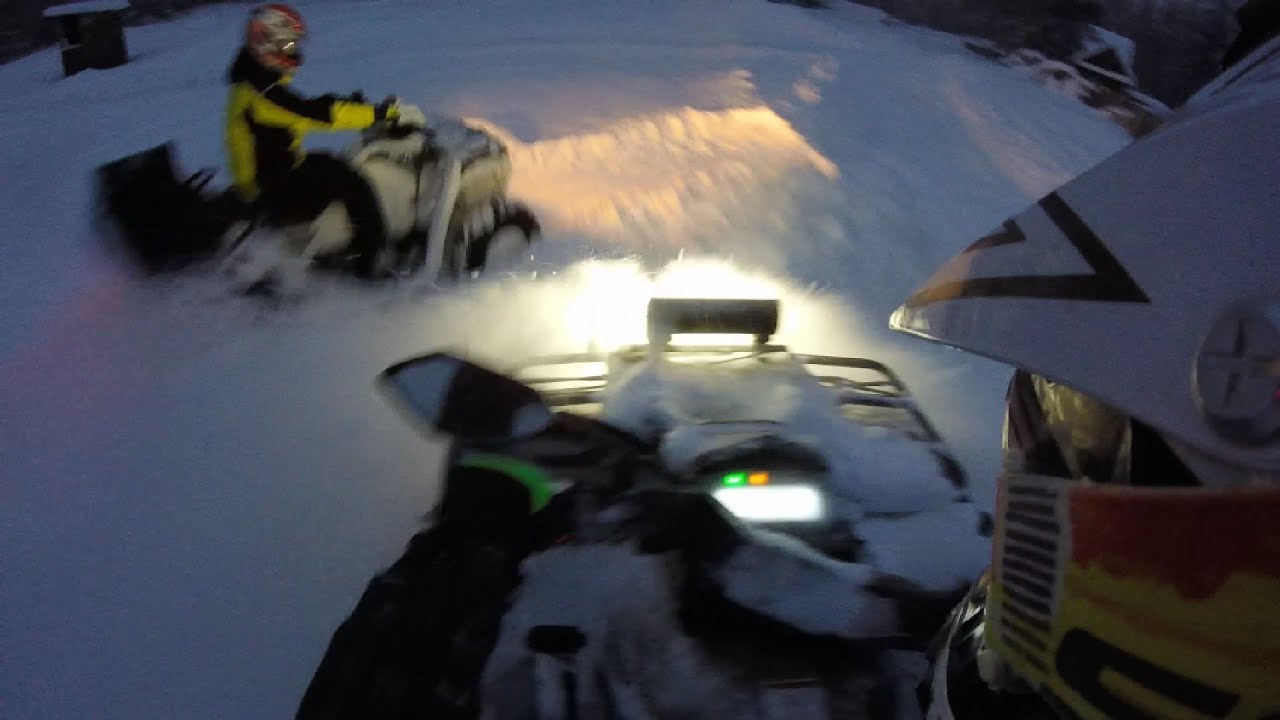 Квадроцикл CFMOTO X8 в глубоком снегу
