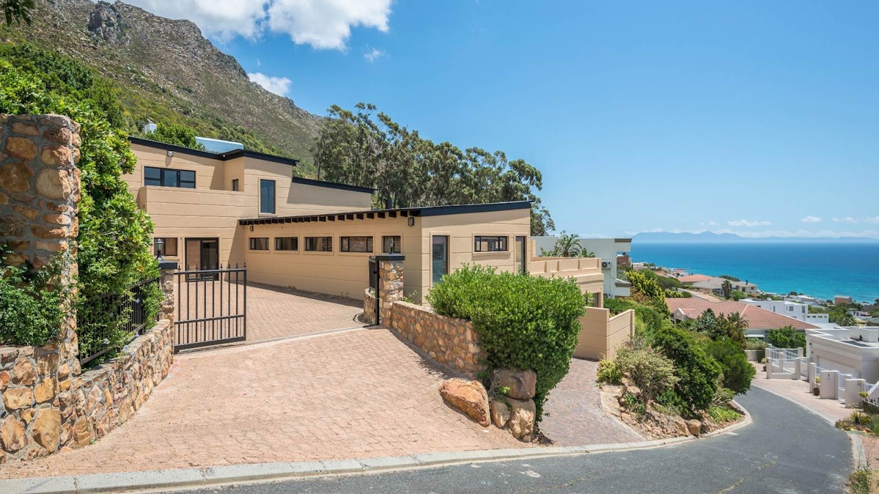 6 Bedroom House for sale in Western Cape | Boland | Gordons Bay | Gordons Bay Central | |