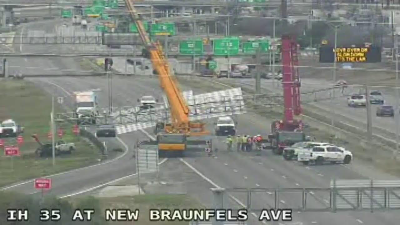 MAJOR WRECK: I-35 and New Braunfels Ave