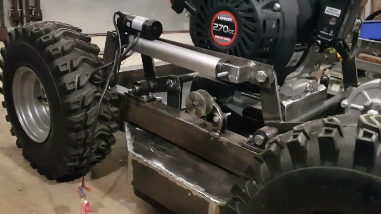 kosiarka zdalnie sterowana mechanizm podnoszenia kosiska . RC mower Adjusting mowing height