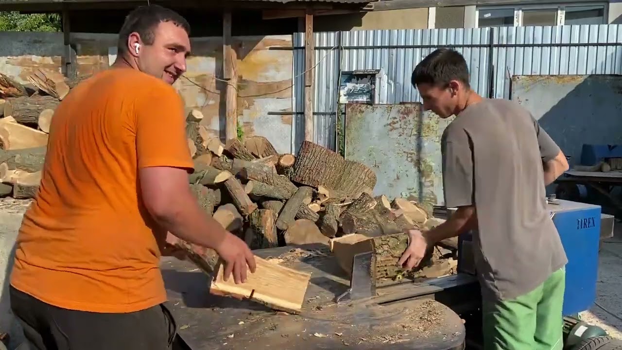 This Crew Handles the Biggest Logs