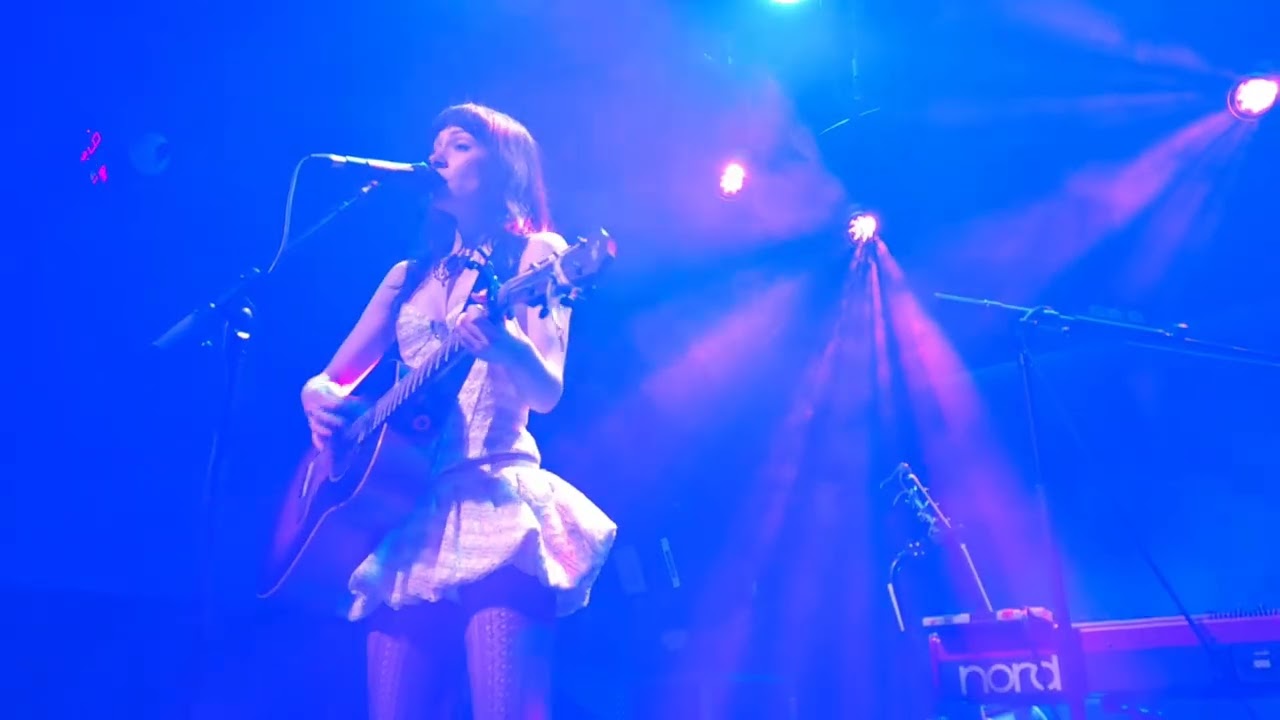 Holly Humberstone - Into Your Room @ Les Étoiles, Paris 17/02/26