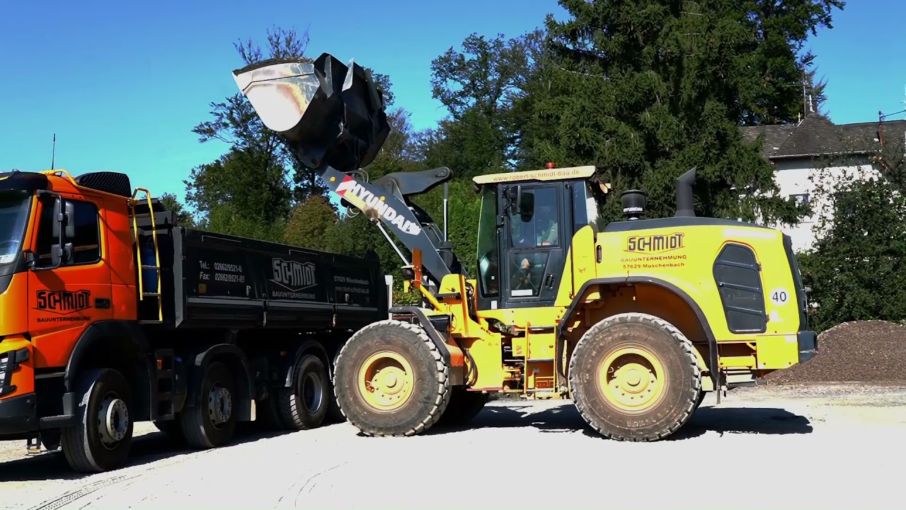 Hyundai-Radlader HL 940 bei der Robert Schmidt GmbH in Müschenbach/Westerwald