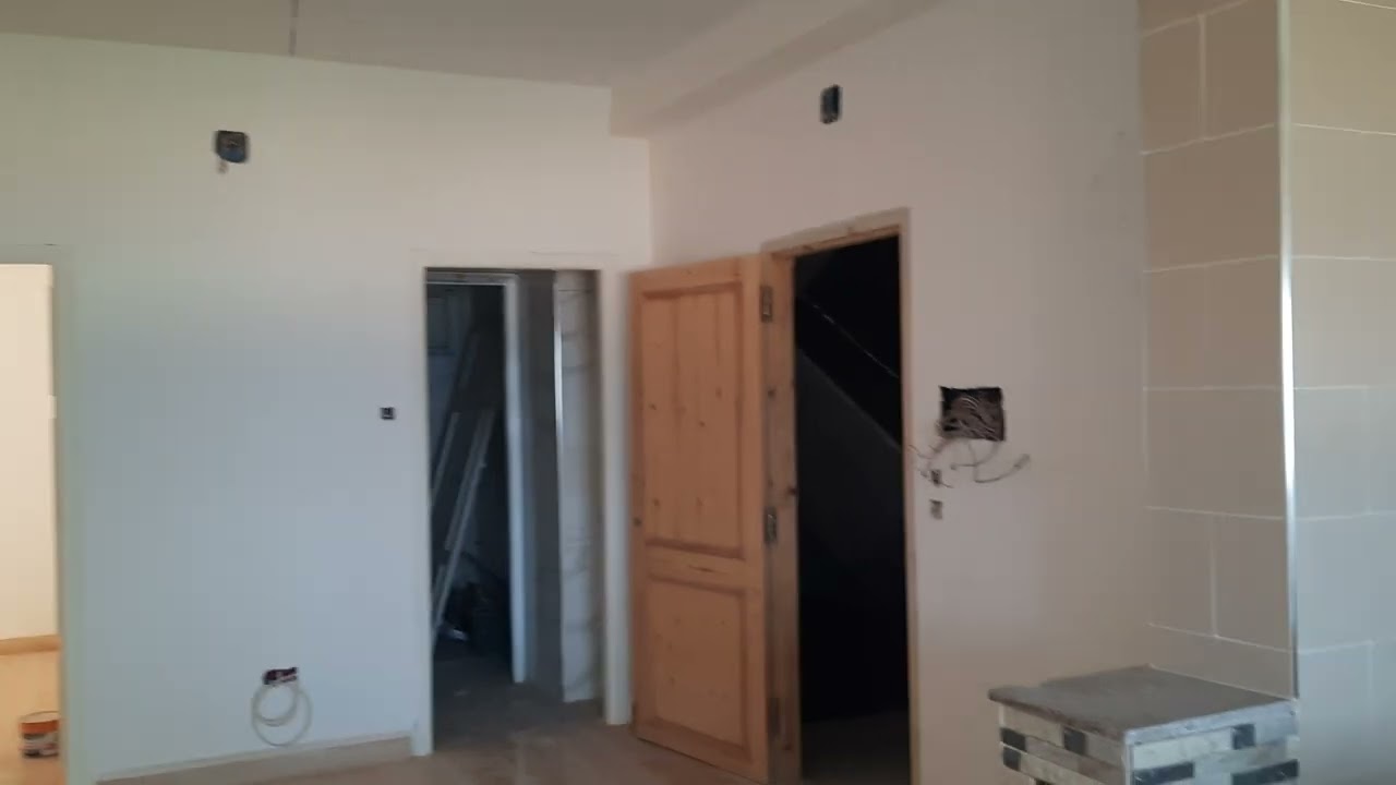 شقة f4 مدينة جيجل  مقابلة للبحر