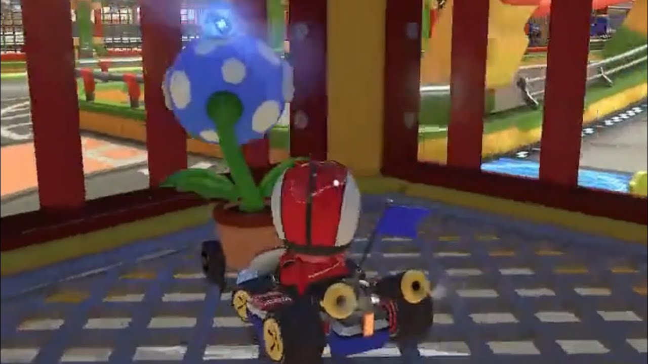 Cop gets inside Robbers Cage!?! #shorts #mk8dx #battlemode #glitch