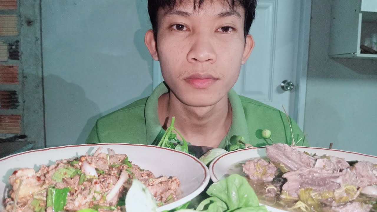 ลาบเป็ดแซ่บๆซดน้ำต้มร้อนๆแซ่บดีคักSpicy duck salad with hot broth is so delicious.