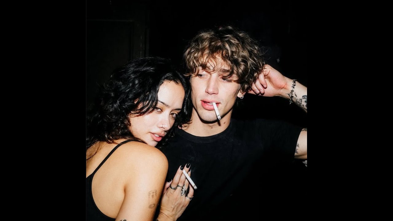Vinnie Hacker Talks his Girlfriend and People Being Weird to Her