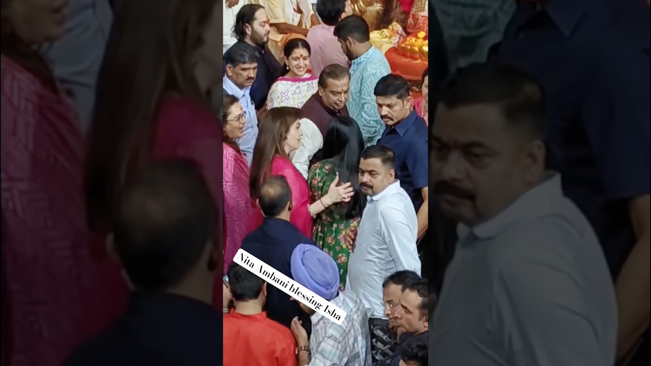 Nita Ambani’s Heartfelt Welcome to Isha 💖 | Mukesh Ambani’s Loving Hug to His Daughter