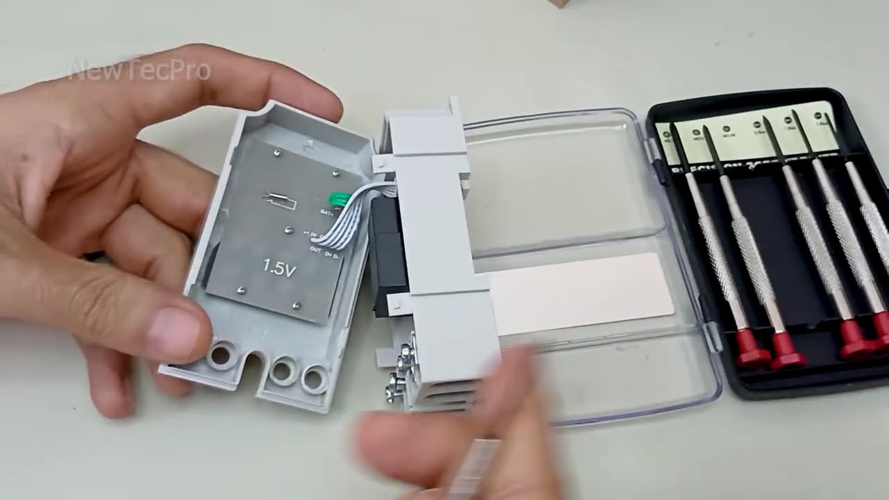 Disassembling the 7-Day Programmable Digital Timer Switch: Inside Look at Components
