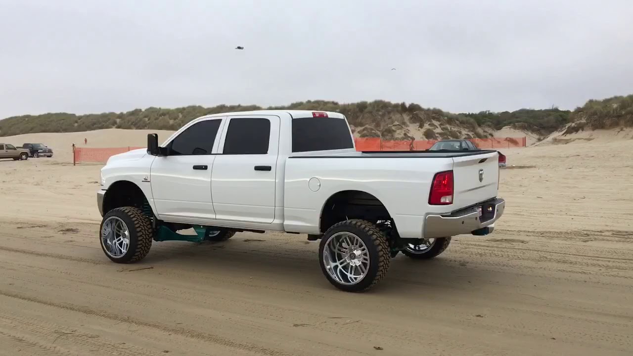 2017 RAM 2500 Cummins on 6 inch Rough Country lift kit on 22x14s