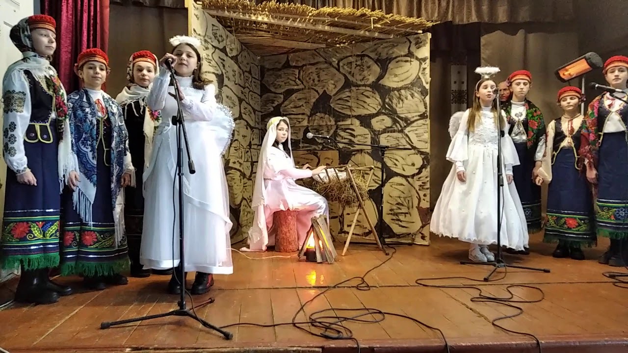 Завершення коляди у Народному Домі с. Рудники.