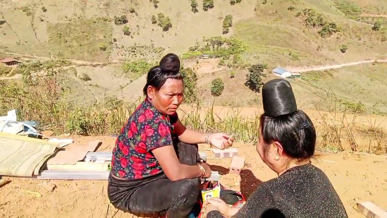 Em gái chị chơ suống thăm chị chơ chải tóc cho Chơ vui quá Pi nong ới 