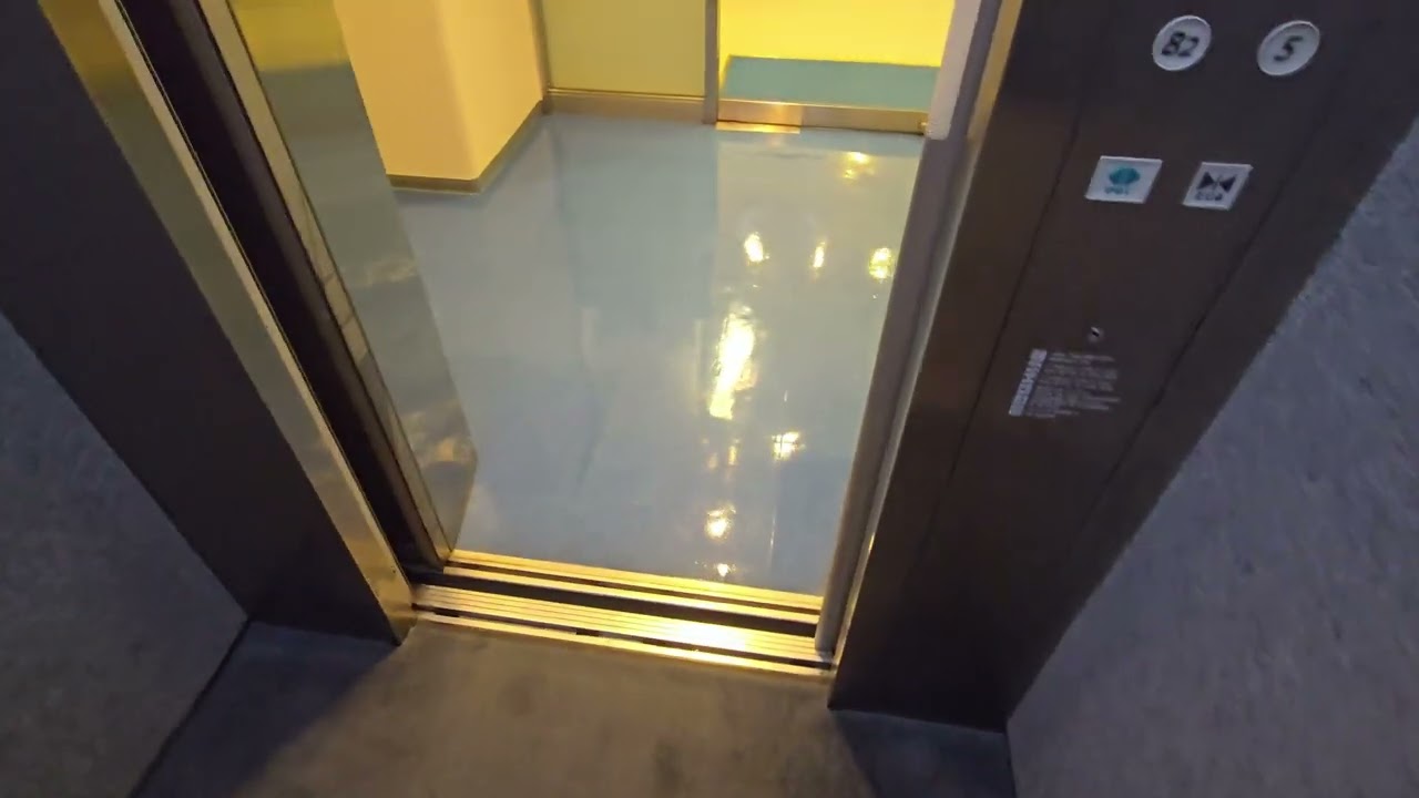 1988 (mod. 2020) Hitachi Lifts - １４１ビル, Shinjuku, Tokyo