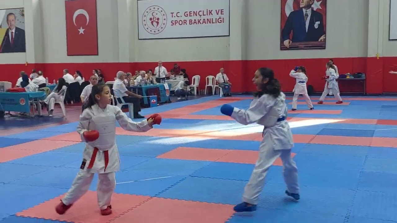 Türkiye yıldızlar karate ligi  2014 doğumlu -32 KG 1. Tur kırmızı benim