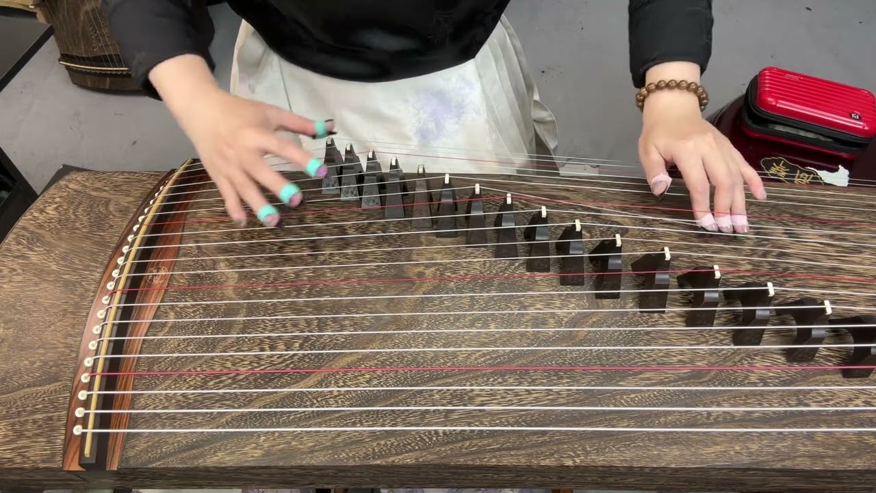 Bán Sơn Thính Vũ - guzheng nguyên khối Quân Cầm