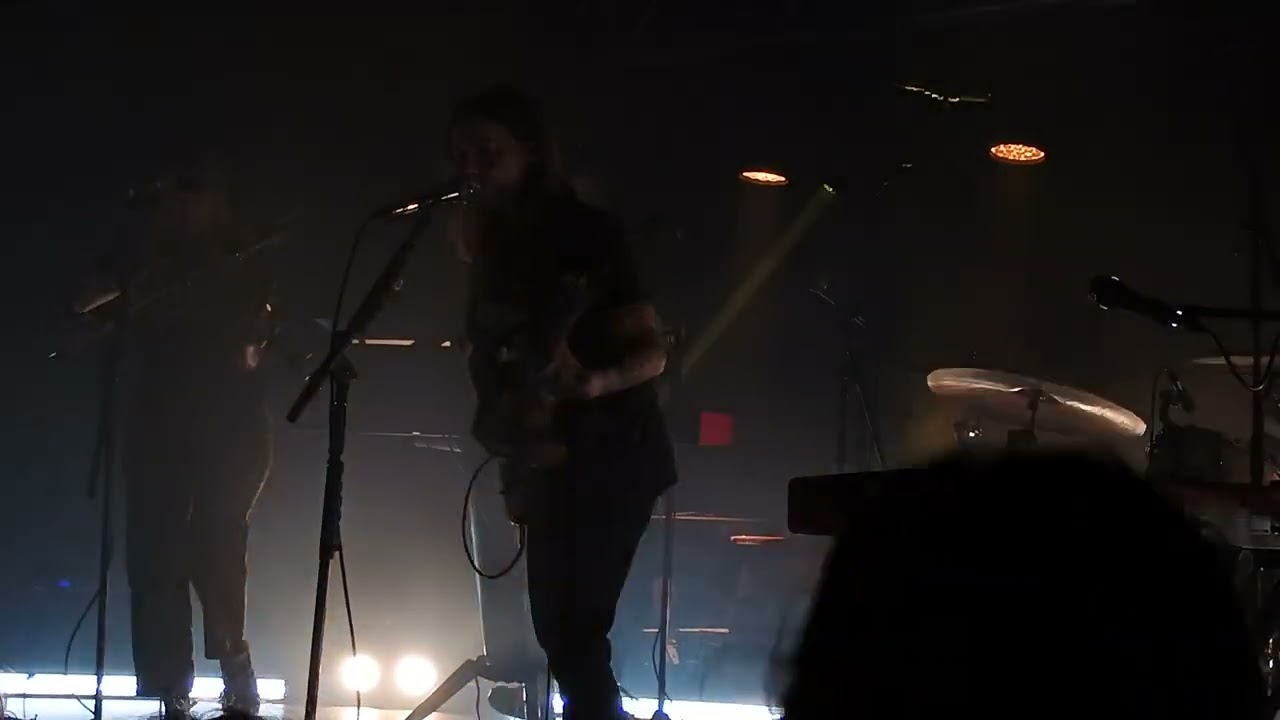 Julien Baker - Ringside (live) @ EartH Hall London, 20/11/2024